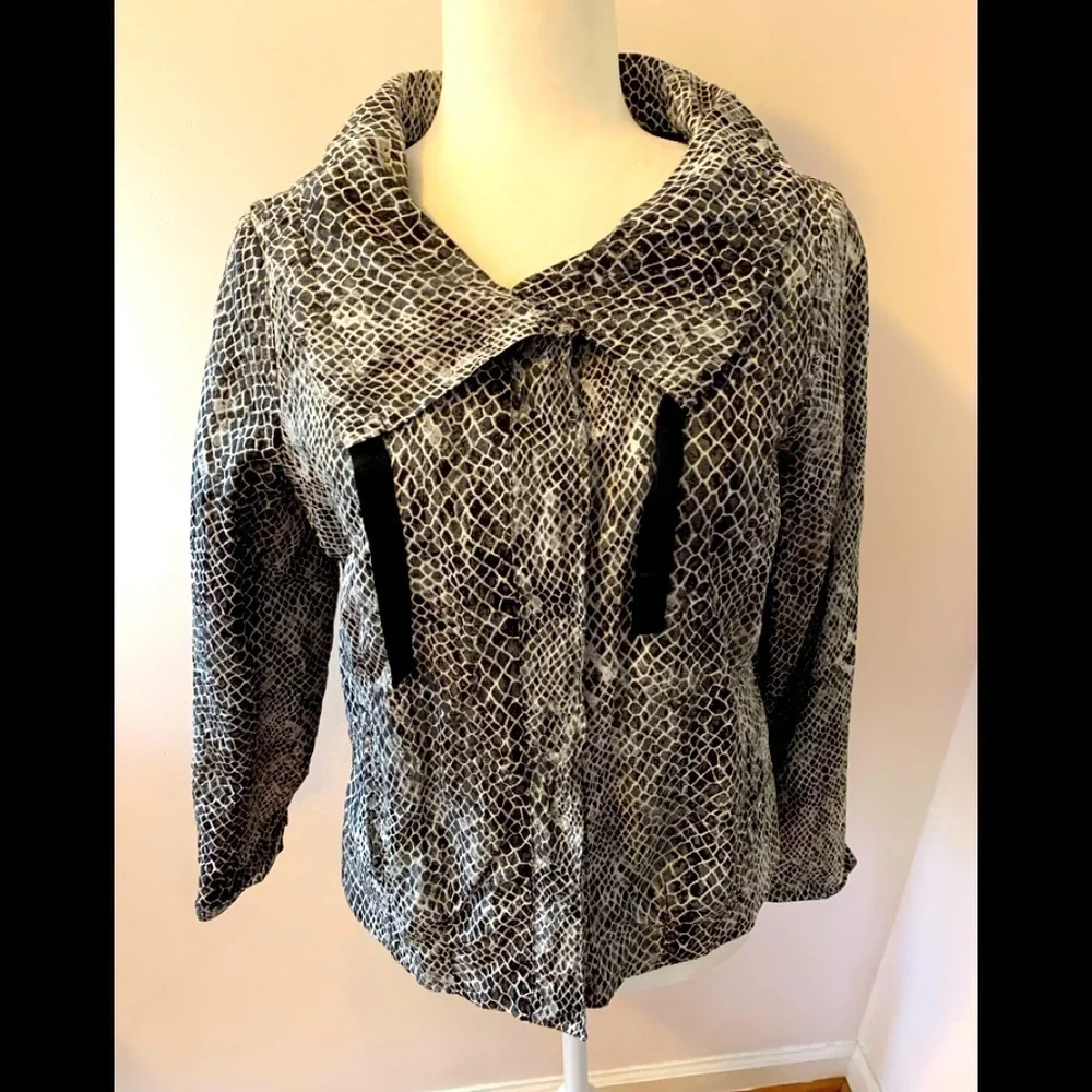 Chico snakeskin print jacket, size 6-8 (0)